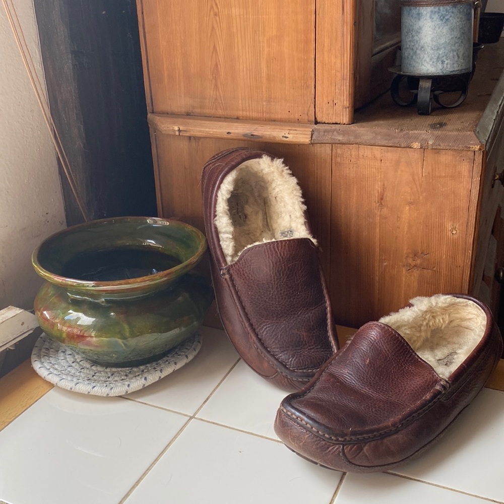 Ugg slippers men size 7 used good condition leather